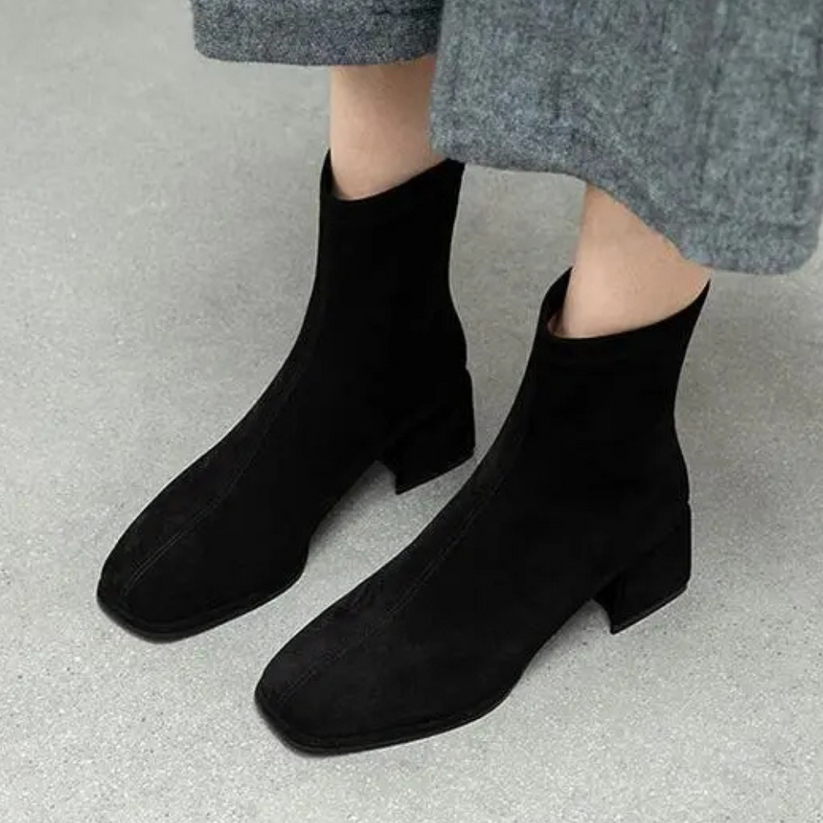 Zapato de tacon y gamuza