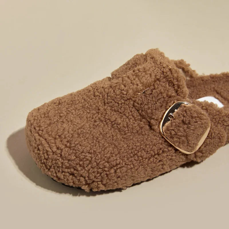 Sueco de plush zapato
